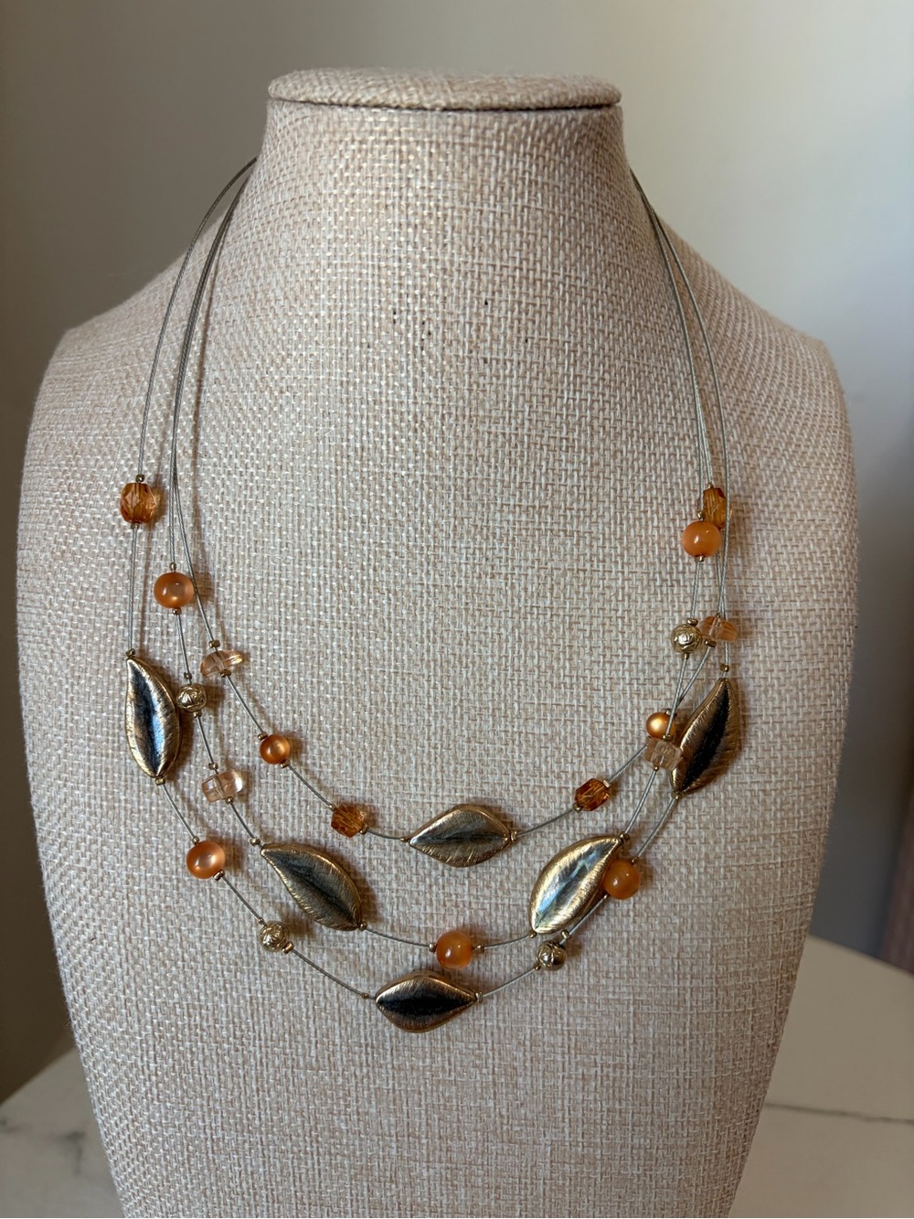 ๐ฆ Autumn Acrylic Beads and Gold Tone Leave Necklace